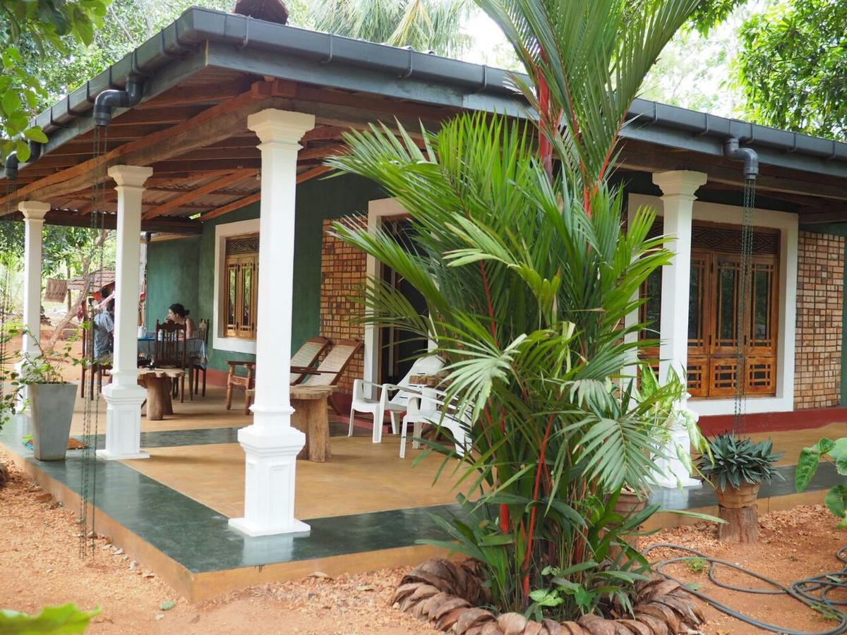 Thilina Homestay Szigirija Kültér fotó